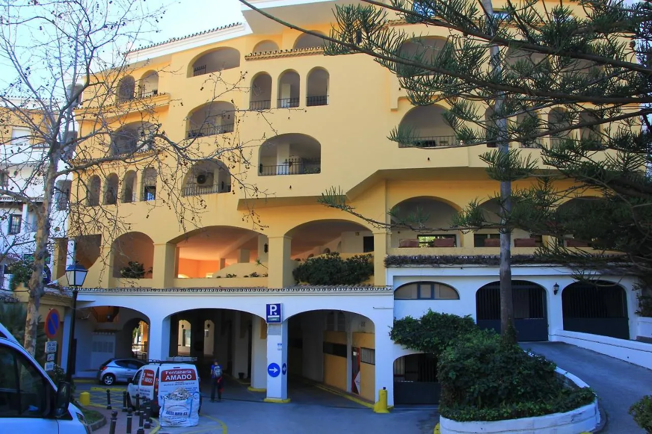 Apartment With Secure Underground Parking Μαρμπέλλα